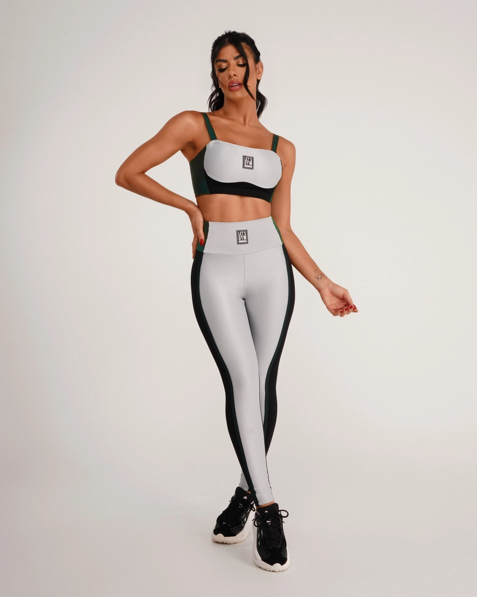 CONJUNTO TOP SLIGTH/PRATA/PRETO E LEGGING SLIGTH/PRATA/PRETO